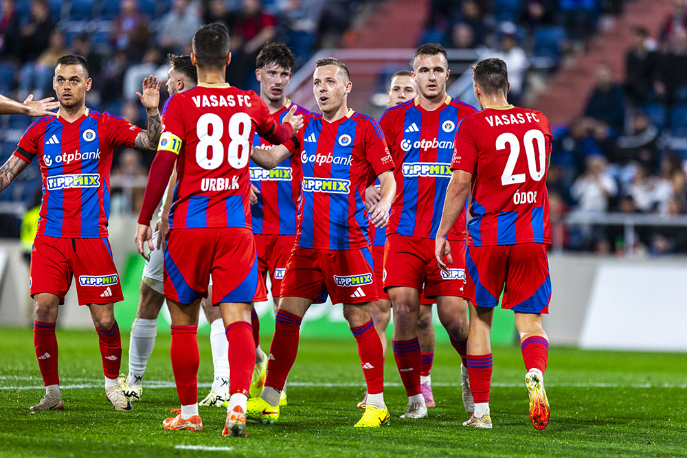 A Vasas játékosainak gólöröme a labdarúgó MOL Magyar Kupa 3. fordulójában játszott Vasas FC - Puskás Akadémia FC mérkőzésen az Ilovszky Rudolf Stadionban 2025. szeptember 13-án. Vasas FC - Puskás Akadémia FC 4-1. MTI/Hegedüs Róbert