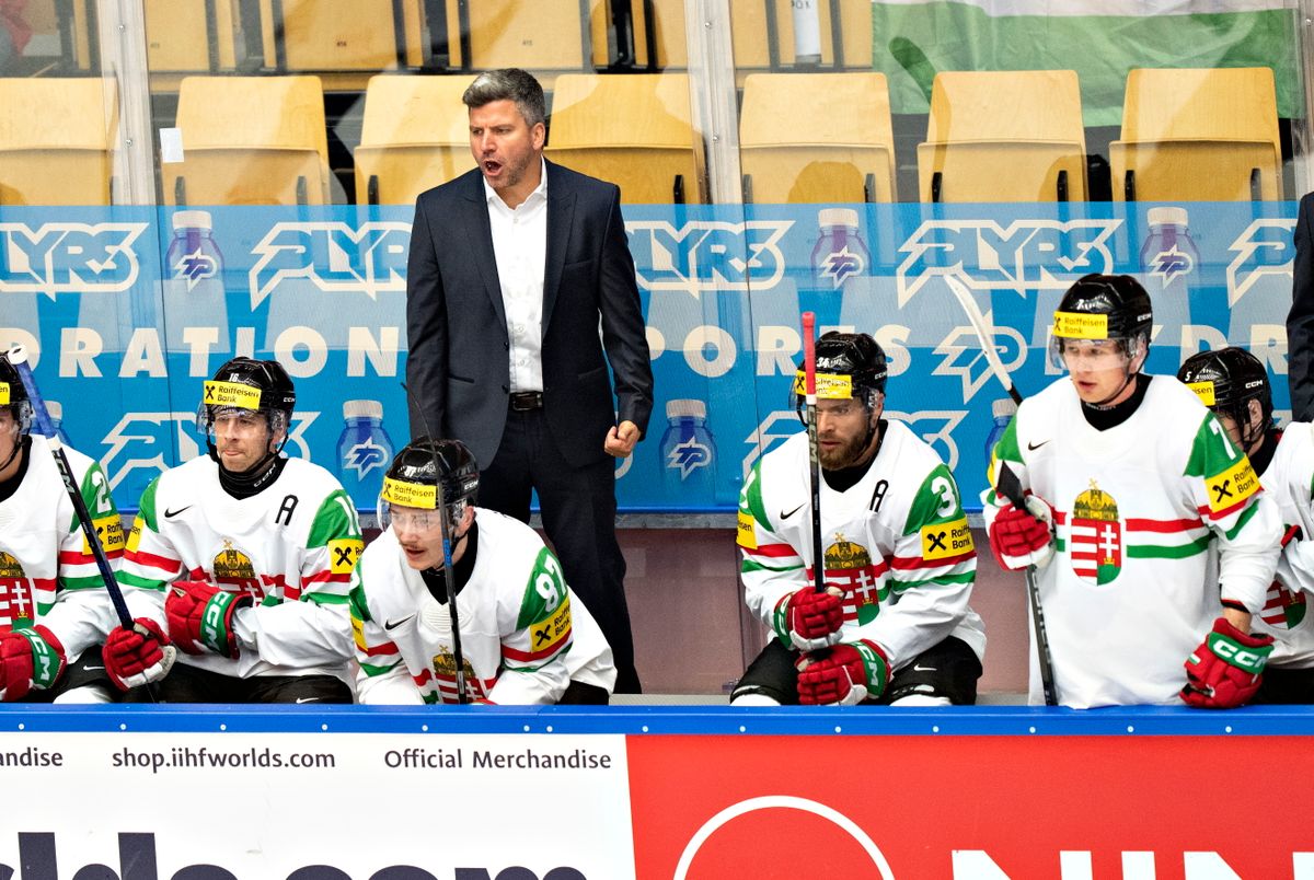 Majoross Gergely szövetségi kapitány a jégkorong-vb-n itt még a németek elleni találkozón (Fotó: Henning Bagger/MTI/EPA/Ritzau)